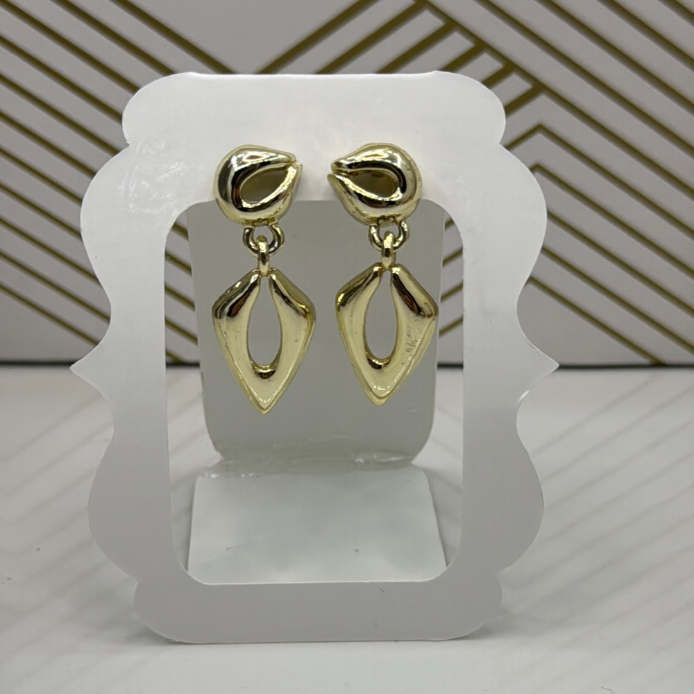Elegant Gold Drop Earrings